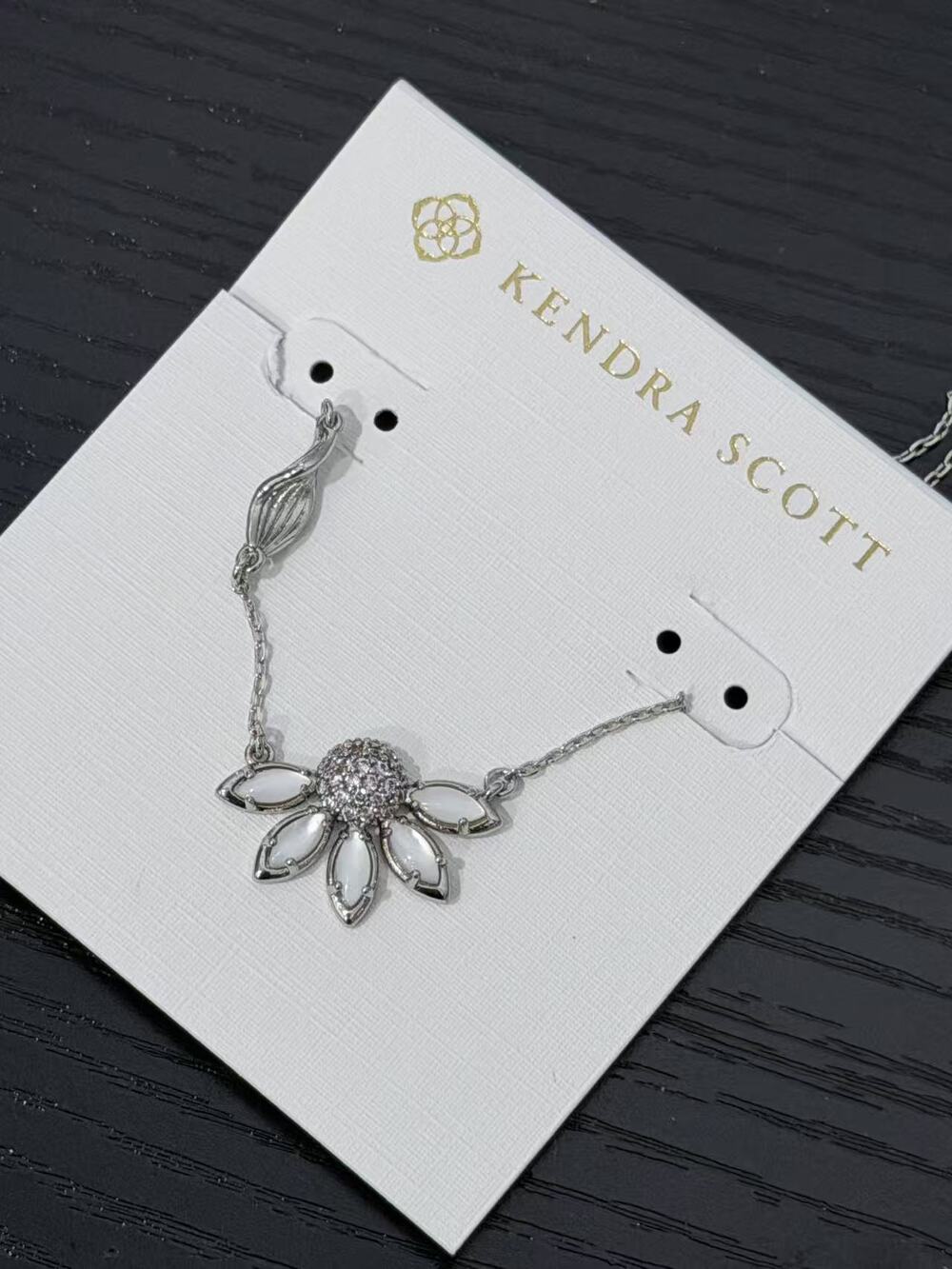 Kendra Scott Daisy Pendant Necklace